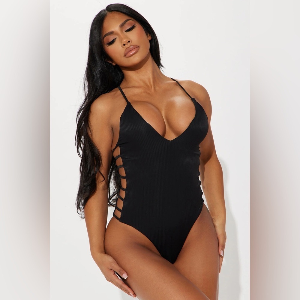 Ymi Size 1X Black Ribbed Monokini One-Piece Swimsuit
